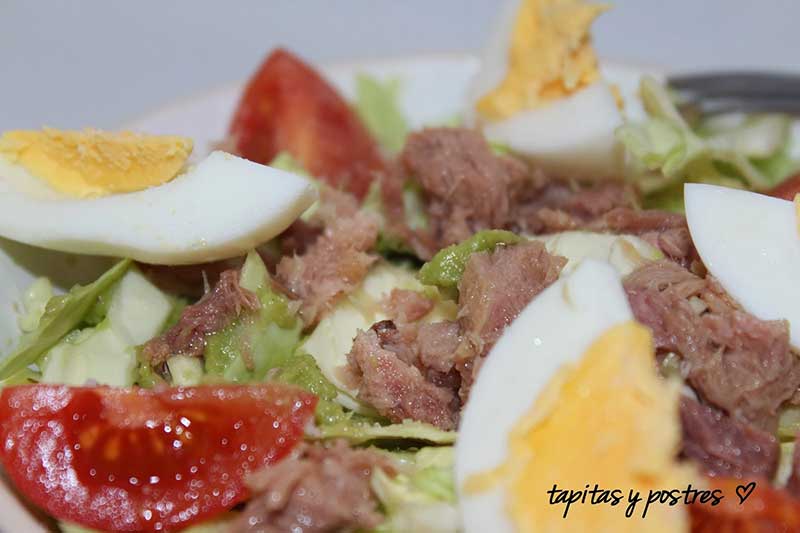 Ensalada de col y aguacate - ensaladas fáciles y ricas con aguacate