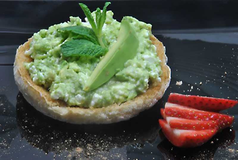 Tostas-de-queso-de-cabra-y-aguacate