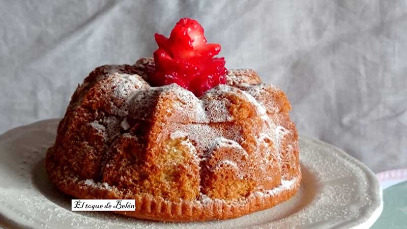 ##bizcocho-chocolate-blanco-fresas