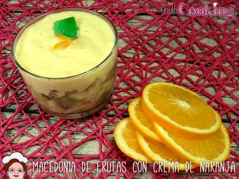 Macedonia de frutas con crema de naranja