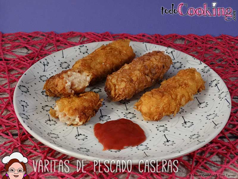 Varitas-de-pescado-con-ketchup-04