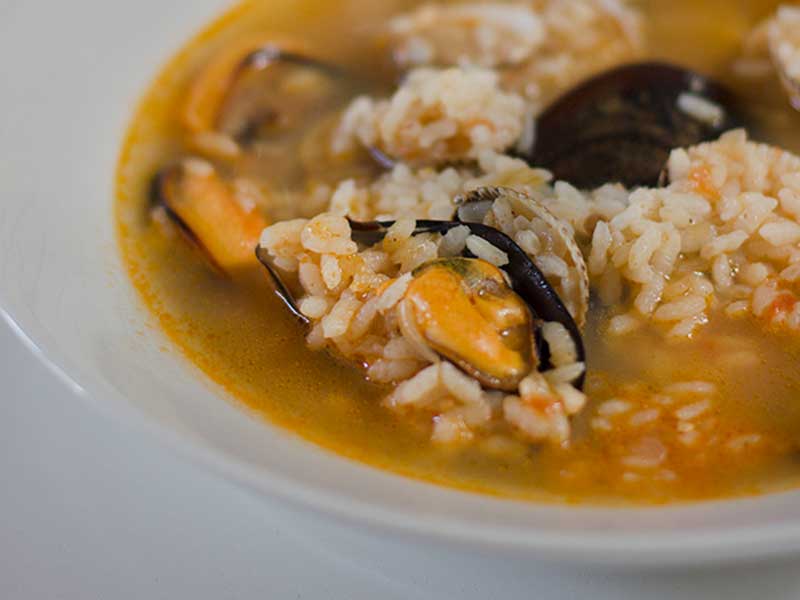 ##arroz-caldoso-con-mejillones pescado y marisco
