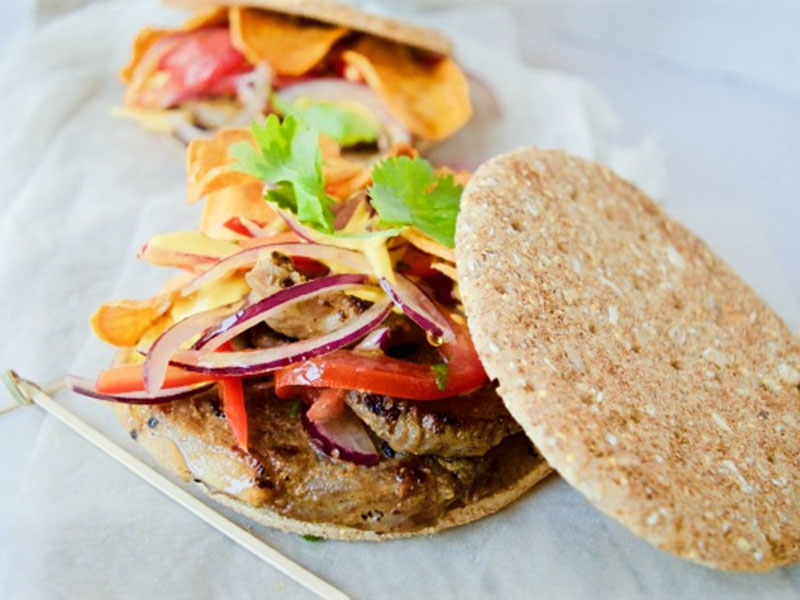 ##Sánguche-de-chicharrón-con-salsa-criolla sándwiches y bocadillos