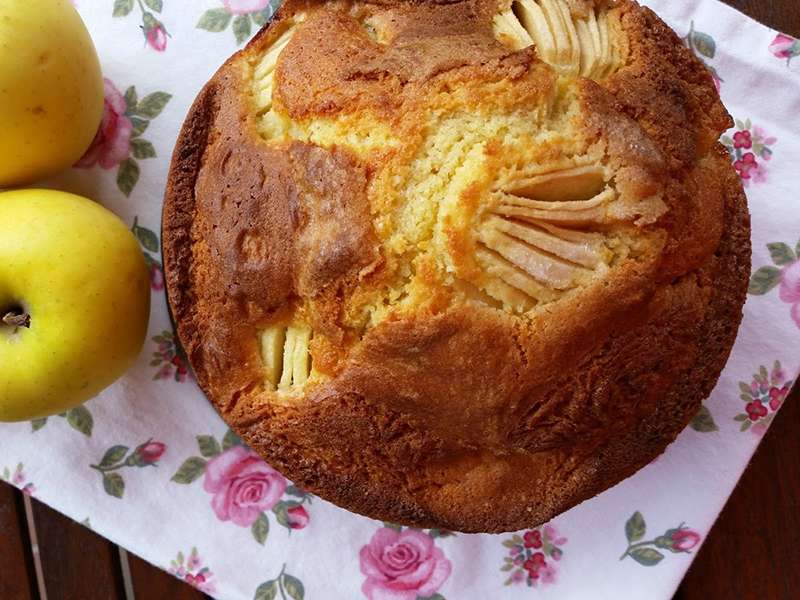 bizcocho-con-manzanas