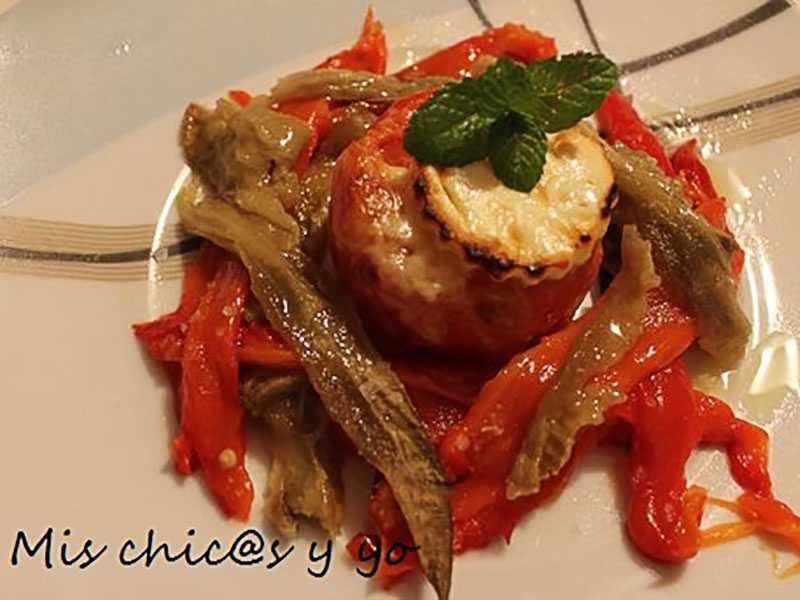 tomate-gratinado-con-queso-en-nido-de-berenjena-y-pimiento-rojo verduras y hortalizas