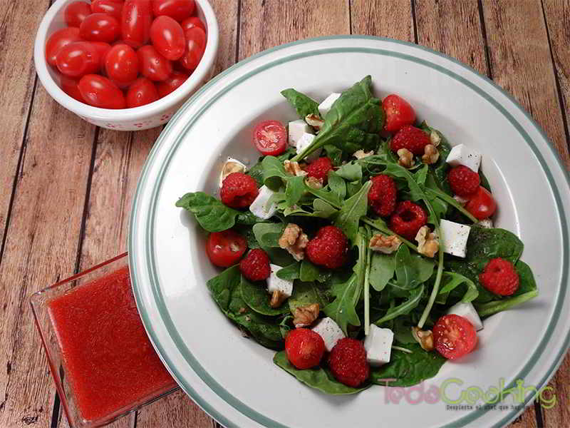 Ensalada de verano con frambuesas - recetas con frutas