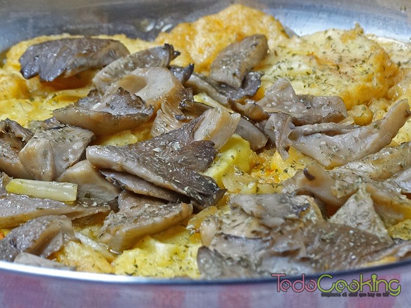 Patatas a la importancia con setas