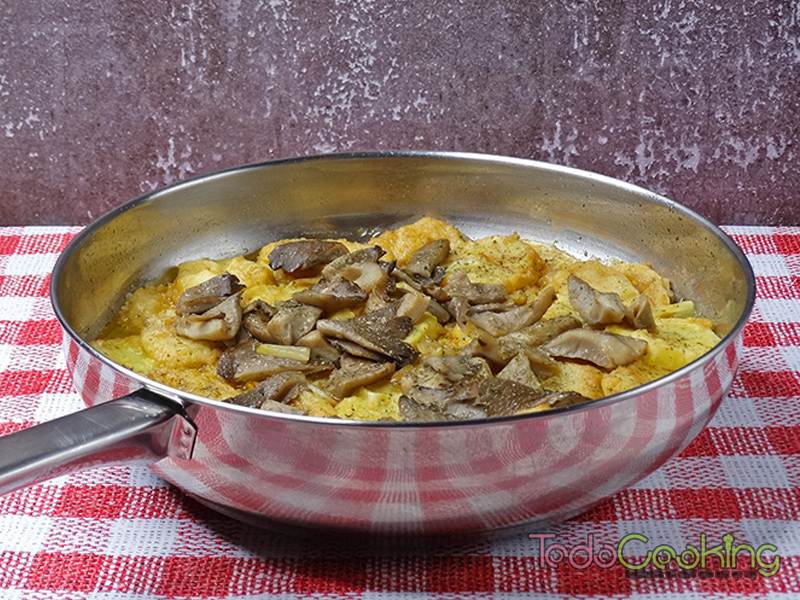 Patatas a la importancia con setas